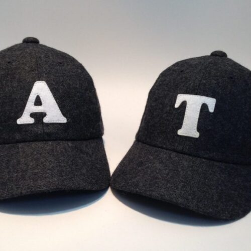 双子のワッペンキャップ2